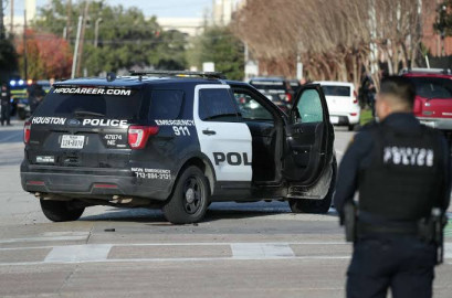 Tres policías heridos en Houston tras persecución y tiroteo