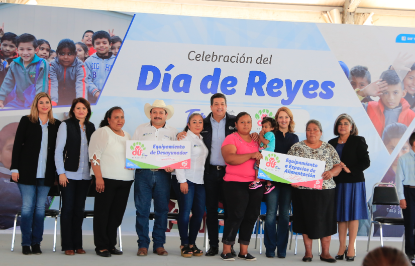 Festejan día de reyes a niños de Jaumave