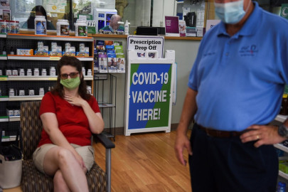 Más de un millón de estadounidenses se aplicaron tercera dosis antes de su aprobación