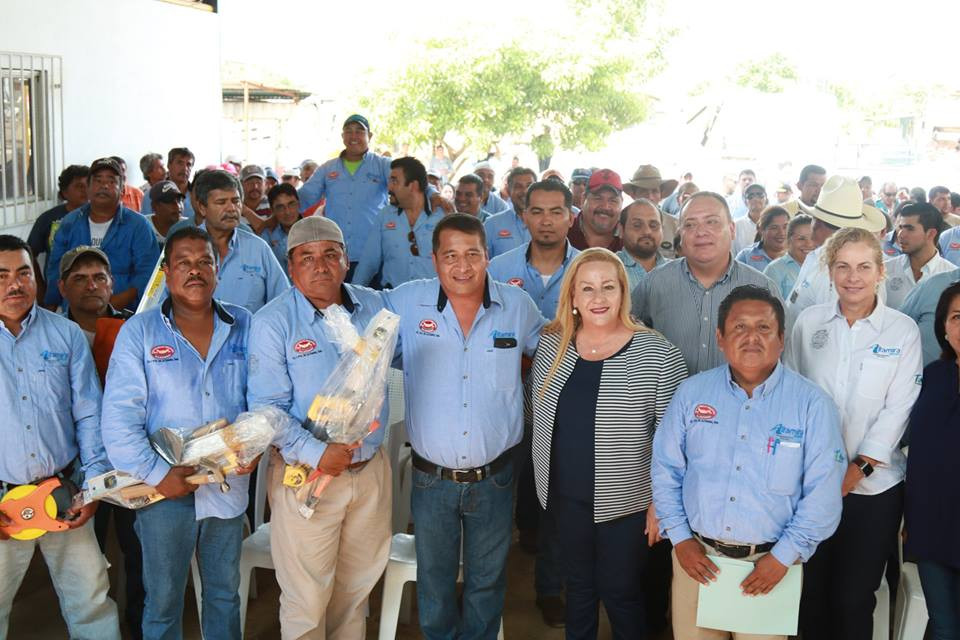Alcaldesa entrega herramientas a trabajadores de Obras y Servicios Públicos