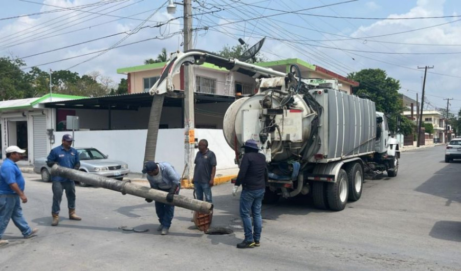 Realiza SRH labores de mantenimiento a la red hidrosanitaria en Xicoténcatl y Abasolo