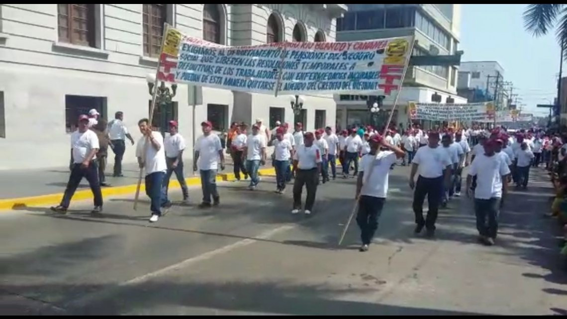 Con desfile conmemoran el "Día del Trabajo"