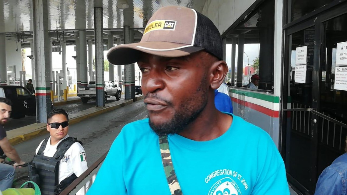 Familias Africanas buscan cruzar la frontera