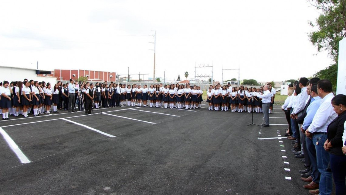 Inaugura Chichín obra en la escuela normal