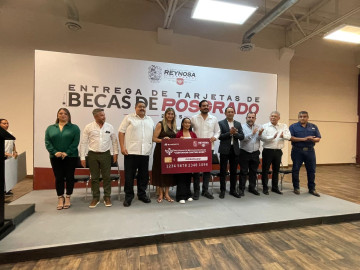 Entregan becas de posgrado a 250 profesionistas en Reynosa