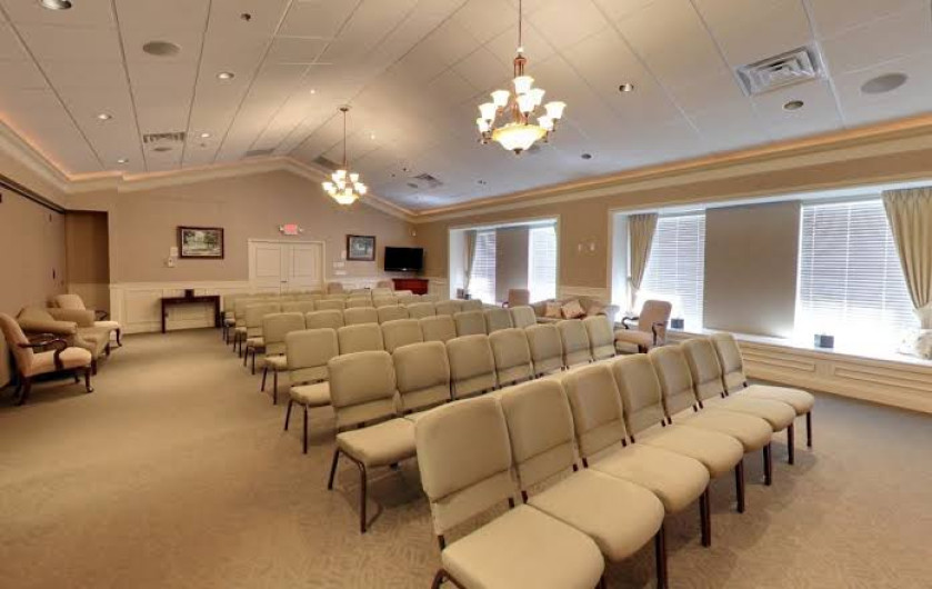 Funerarias buscan brindar velorios en línea tras aumento de muertes