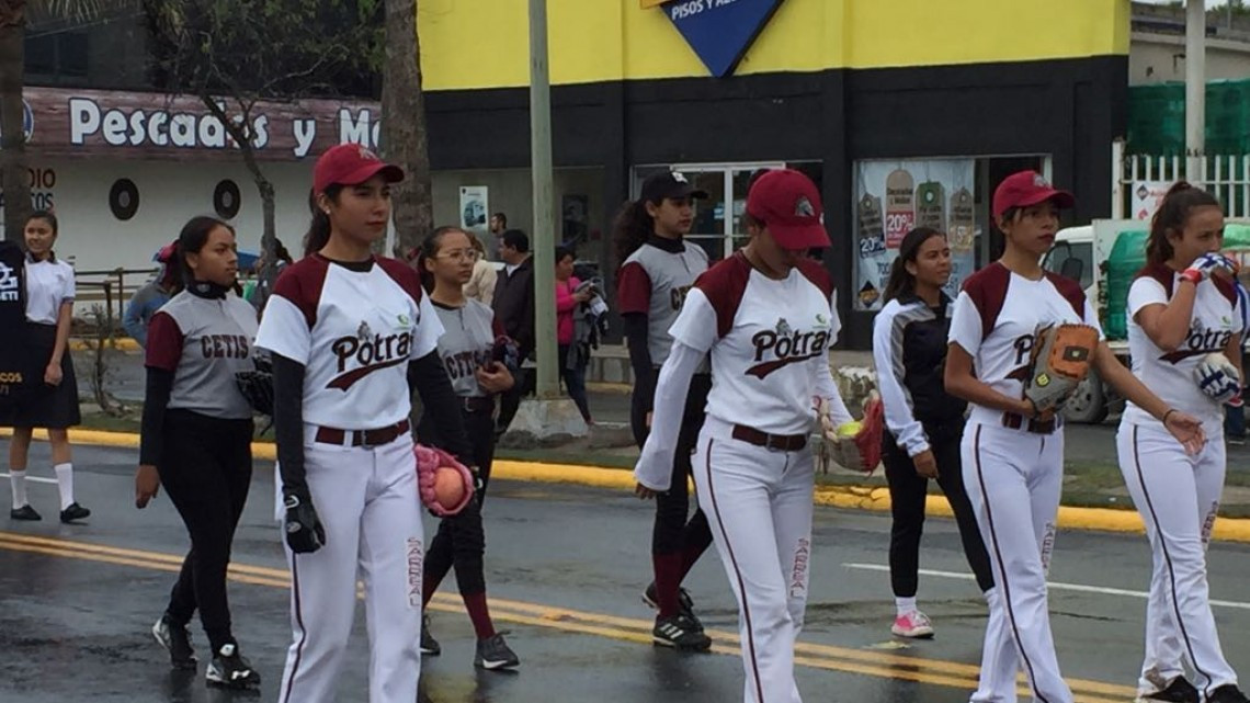 Conmemoran 39 contingentes Aniversario de la Revolución