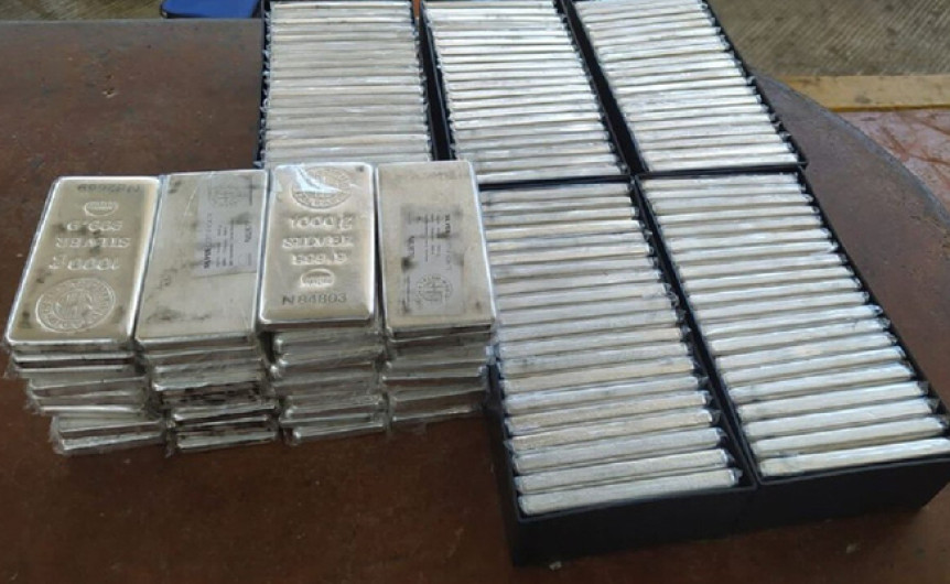 Decomisan en Puente de Nuevo Laredo 2.3 mdp en lingotes de plata