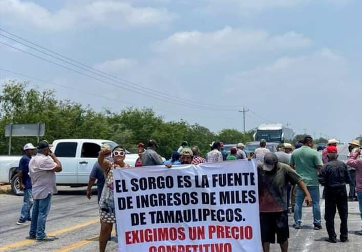 Vuelven los bloqueos de sorgueros en la carretera Matamoros-Victoria