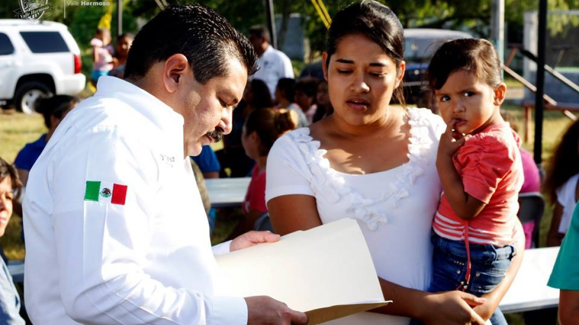  Alcalde de Valle Hermoso recorre colonia José Terán