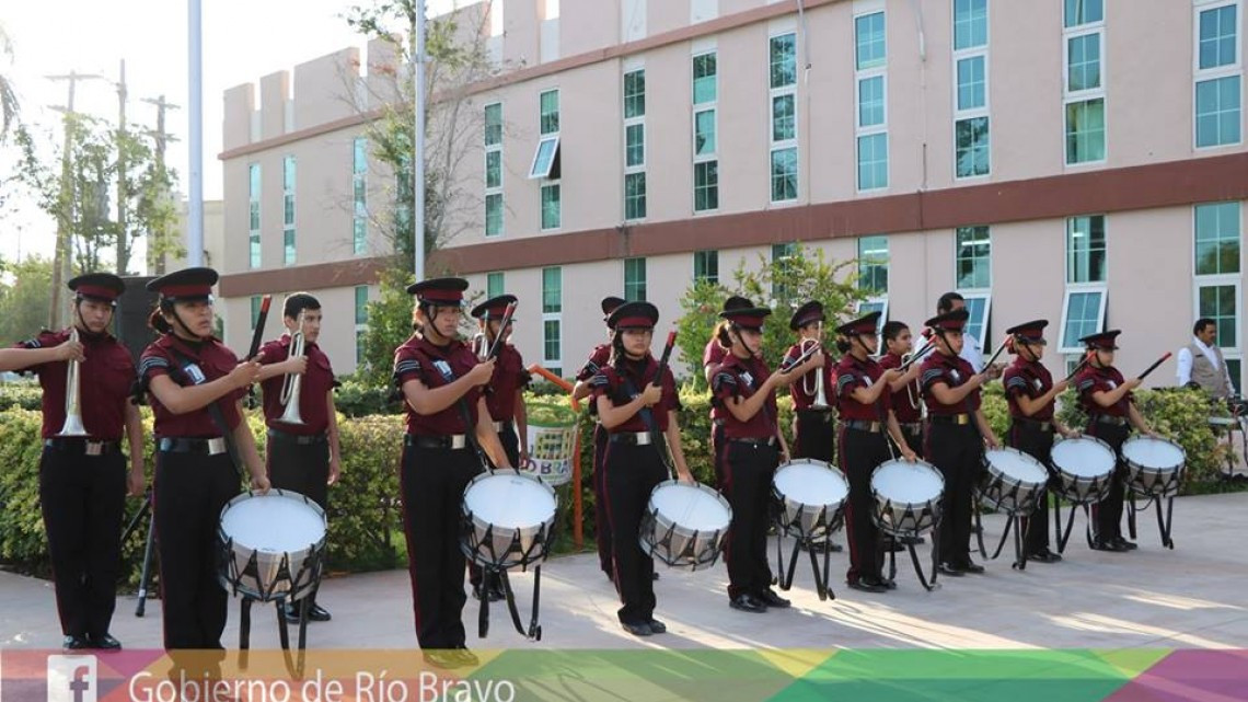 Realizan abanderamiento en Presidencia Municipal