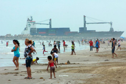 Permanecerá cerrada por las noches la playa Tesoro