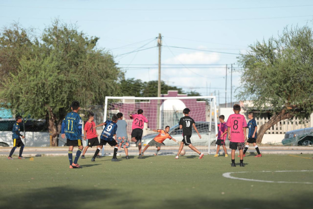 Acuerdan Gobierno Municipal y sociedad civil conservar espacios deportivos en buenas condiciones 