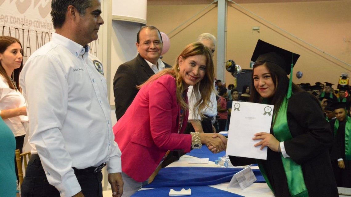 Asiste Maki a graduación de la XXXIV Generación del Conalep