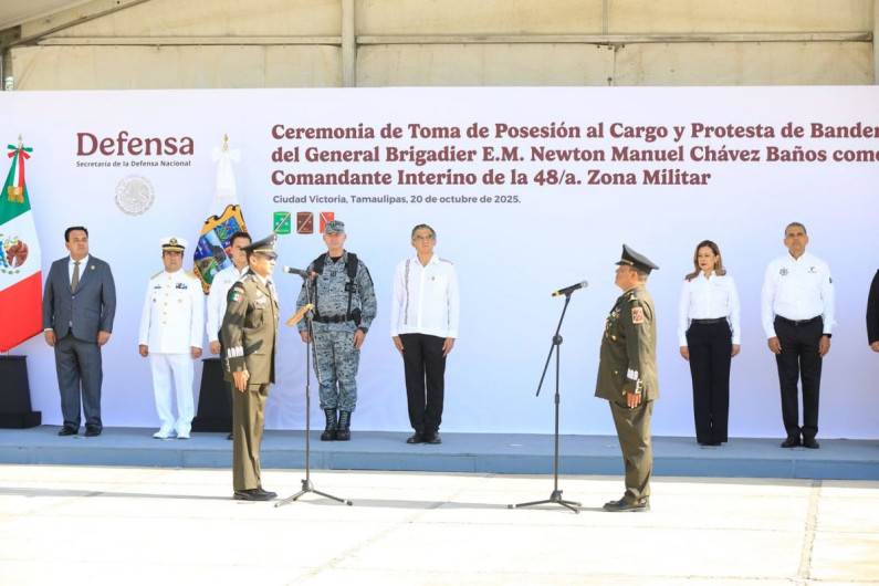 Asiste gobernador Américo Villarreal a toma de protesta del comandante interino de la 48 Zona Militar