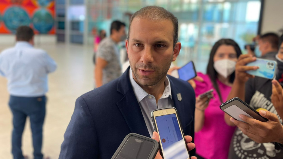 Por lealtad al "Cachorro" debe reelegirse en el PAN: Mon Marón