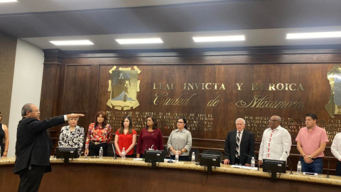 Cabildo aprueba licencia de Mario López y toma protesta su suplente