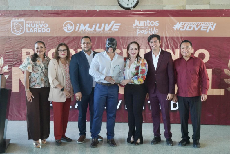 Reconoce Alcaldesa Carmen Lilia Canturosas a jóvenes destacados de Nuevo Laredo 