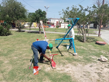 Restauran cuadrillas municipales pintura de infraestructura urbana en Reynosa