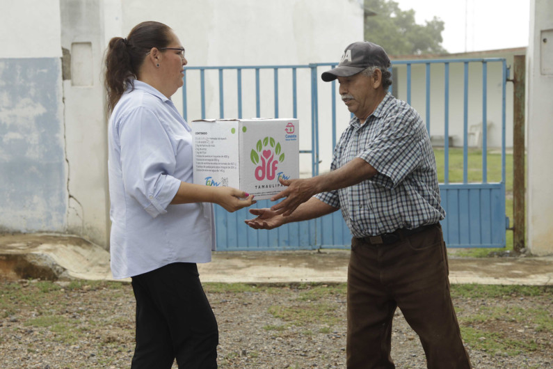Reciben familias de Tamaulipas dotación de Canasta Básica Familiar