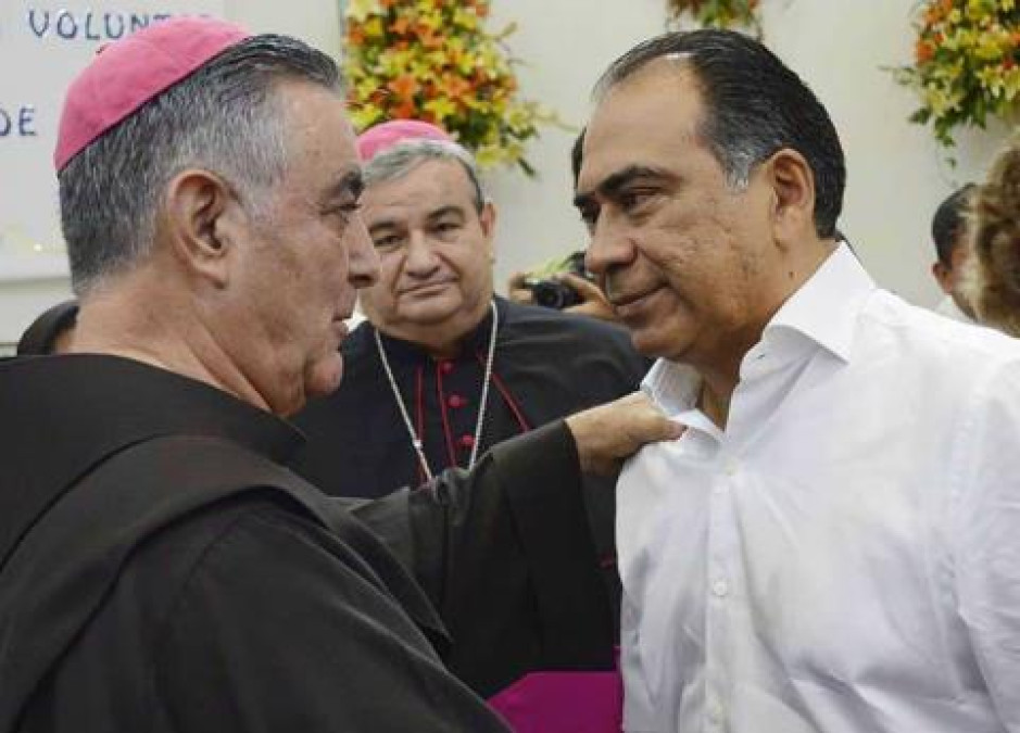 PGE da marcha atrás en su versión de clérigos asesinados