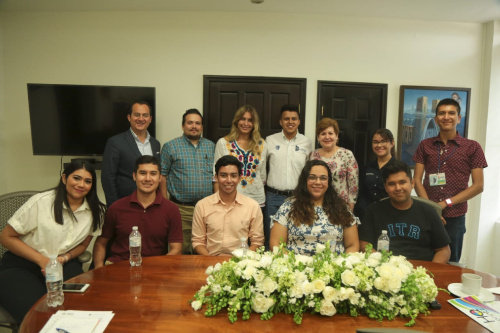 Recibe Alcaldesa de Reynosa a estudiantes destacados del ITR