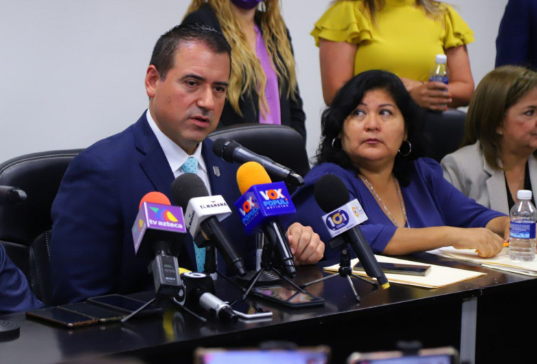 Líder del Congreso local afirma que el Presidente mandó "al carajo" a médicos 