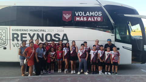 Participa equipo de natación Dragones IMD en Festival de Escuelas de Natación