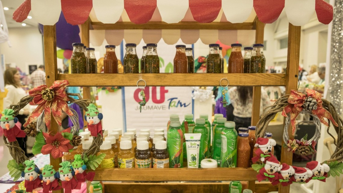 Inaugura DIF Segundo Bazar navideño 