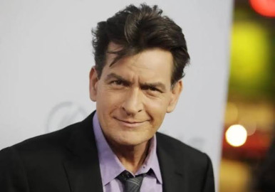Charlie Sheen sufre ataque de su vecina en su propia casa