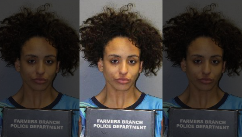 Mujer es acusada de robo de auto, ¡con menores adentro!