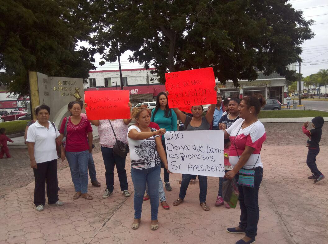 Llevan más de 20 años ignorados por la CFE en la ampliación 15 de mayo