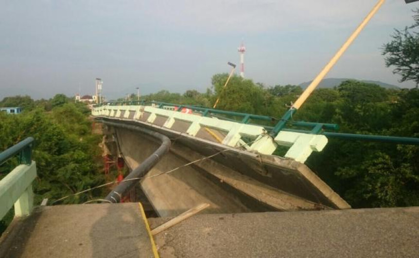 Cae puente en Ixtaltepec, Oaxaca