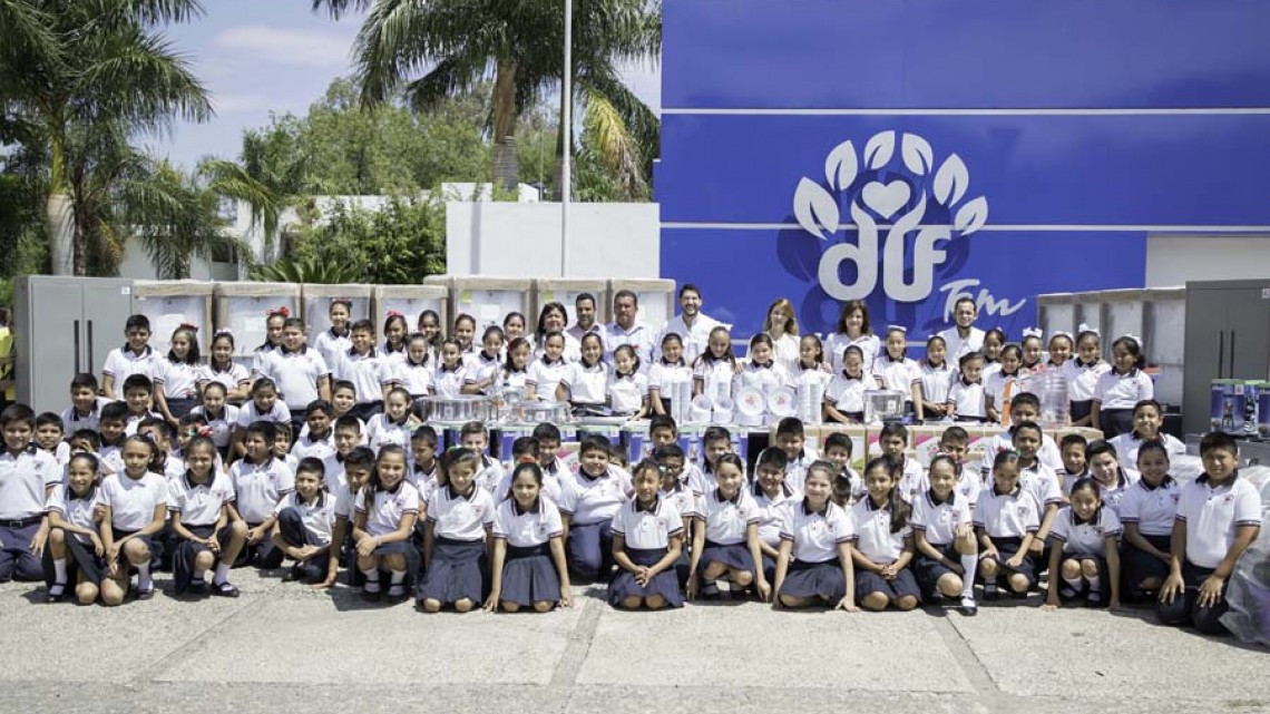 Entrega DIF Tam vales de equipo y mobiliario a desayunadores