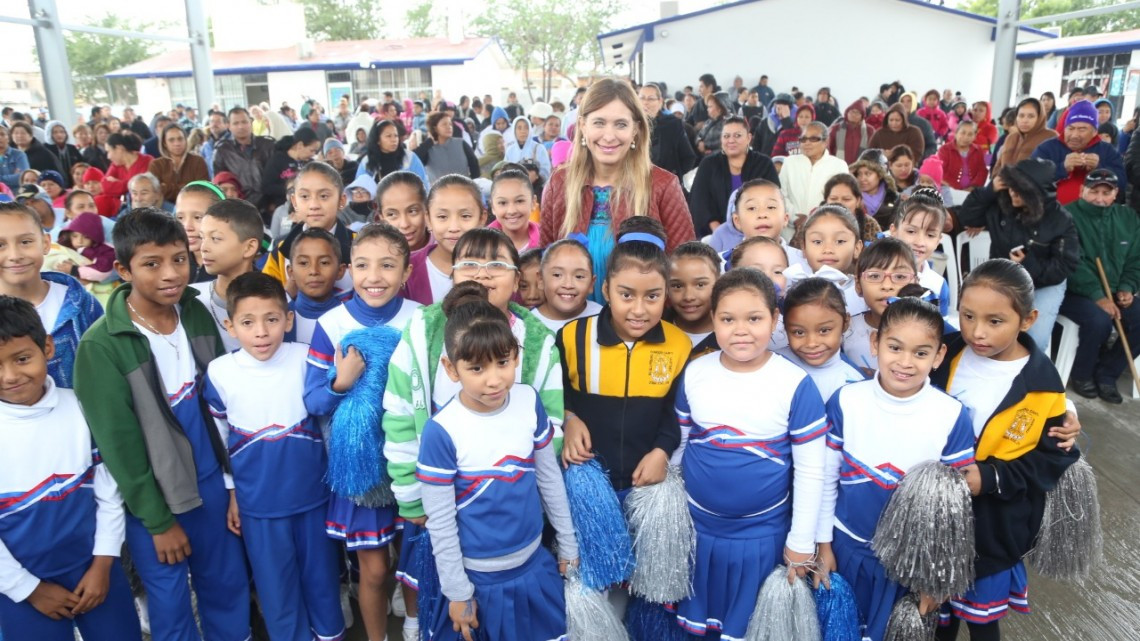 Maki recibe a ciudadanos en Lomas de Valle Alto
