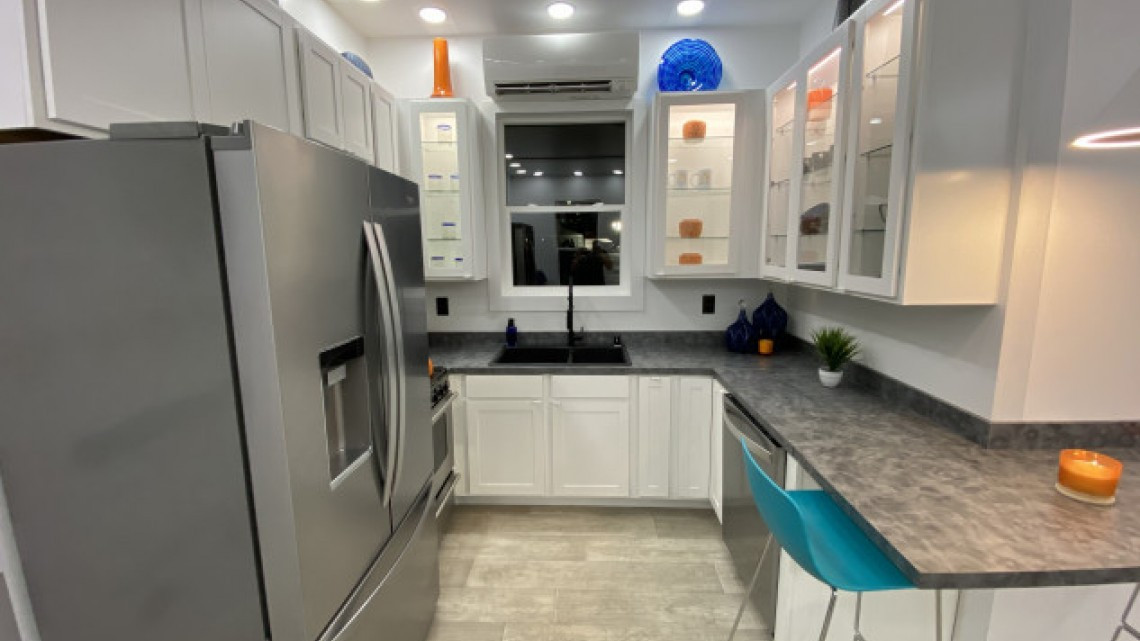 Elon Musk estrena casa en el Valle de Texas ¡de tan sólo 35m²!