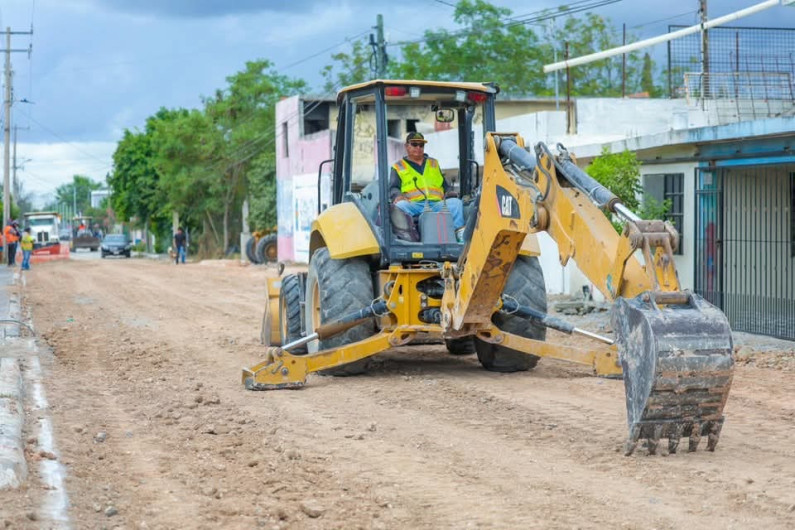 Viven colonos de la Américo Villarreal Guerra emotivo inicio de pavimentación