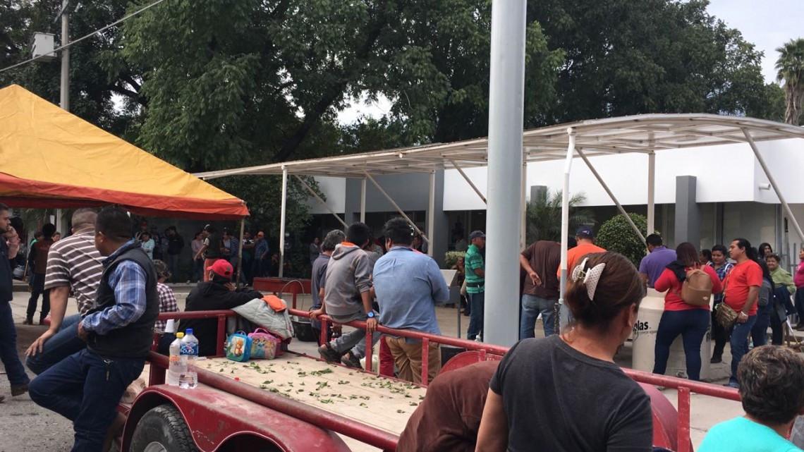 Instala CCC plantón en Sagarpa