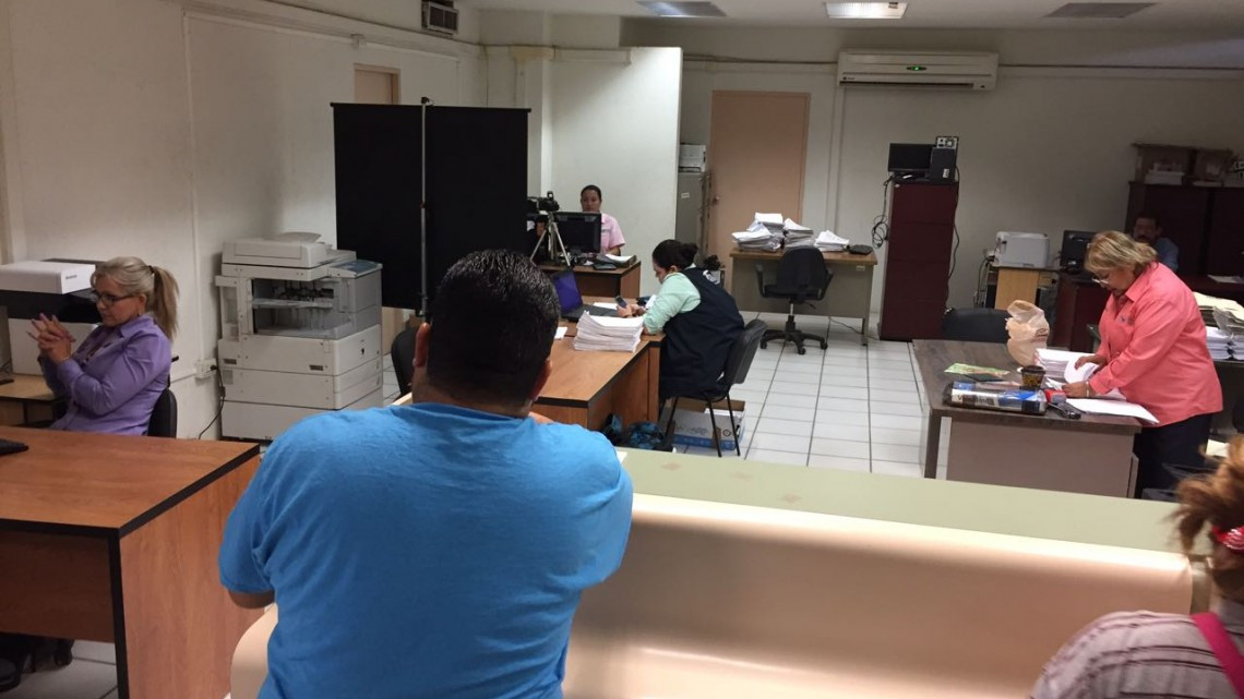 Retirarán a coyotes de oficina fiscal de Ciudad Madero