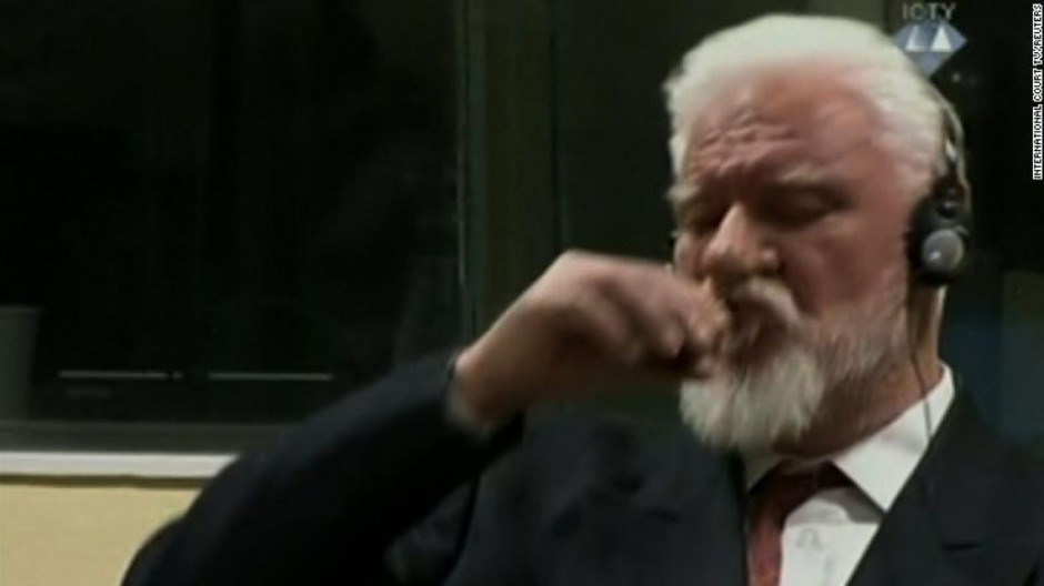 Criminal de guerra muere al tomar veneno en su juicio