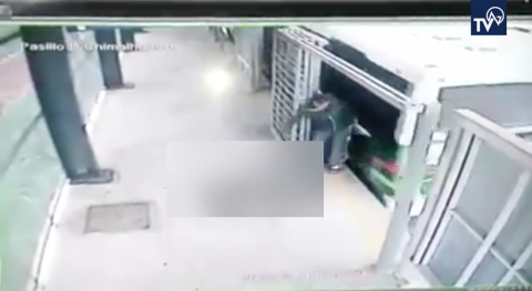 Milagro o mentira mujer es arrastrada por un Mexibús y comienza a caminar