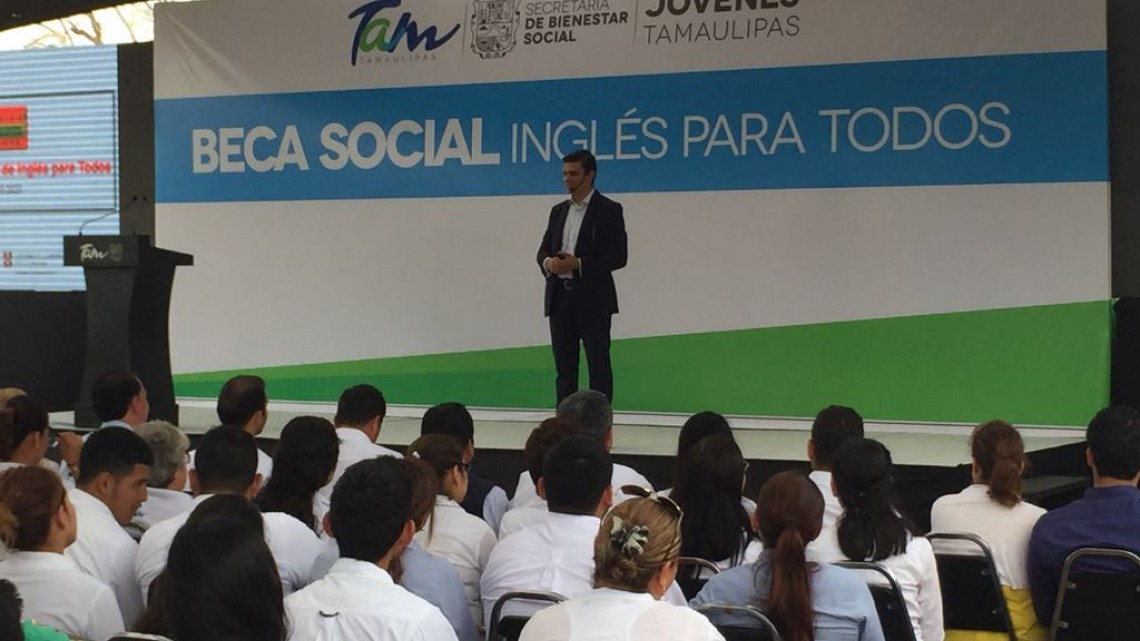 Se integran más jóvenes y profesionistas al programa "Inglés para todos"