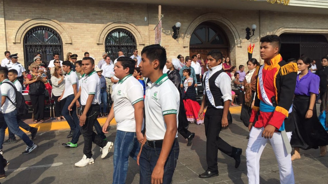 Matamorenses disfrutan desfile militar