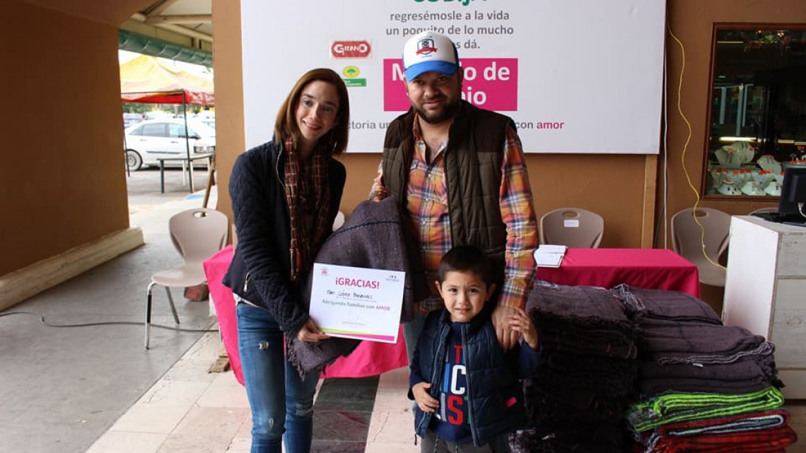 Realizan campaña "Abrigando Familias con Amor"