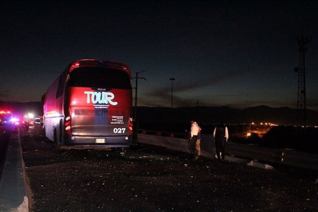Vuelca autobús de pasajeros, deja 6 lesionados