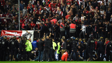 Suspenden partido del Lille por avalancha de hinchas