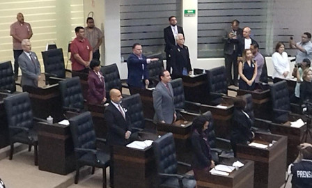 Toma protesta Gerardo Peña como diputado