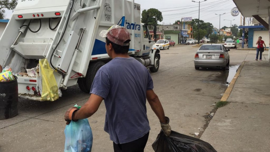 Analizan estrategias de recolección de basura y colocación de alumbrado público