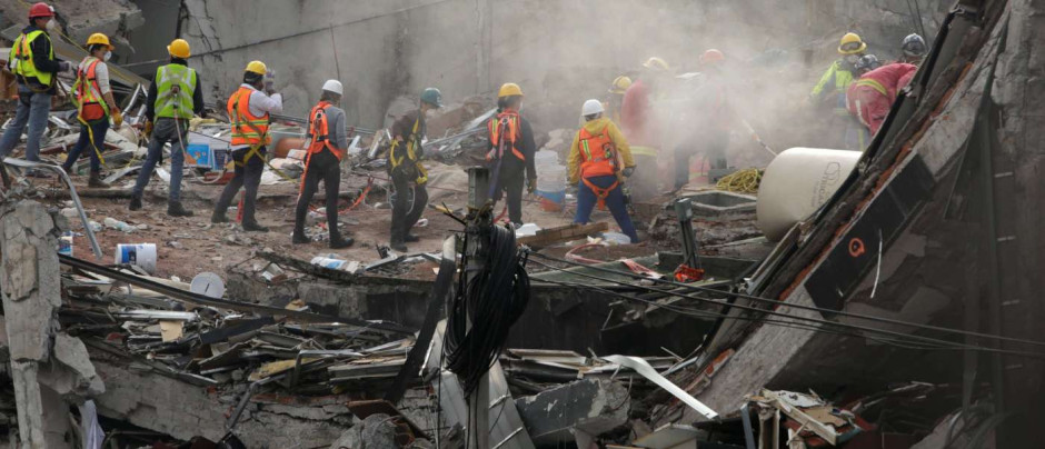 Aumenta cifra de muertos por el sismo a 369