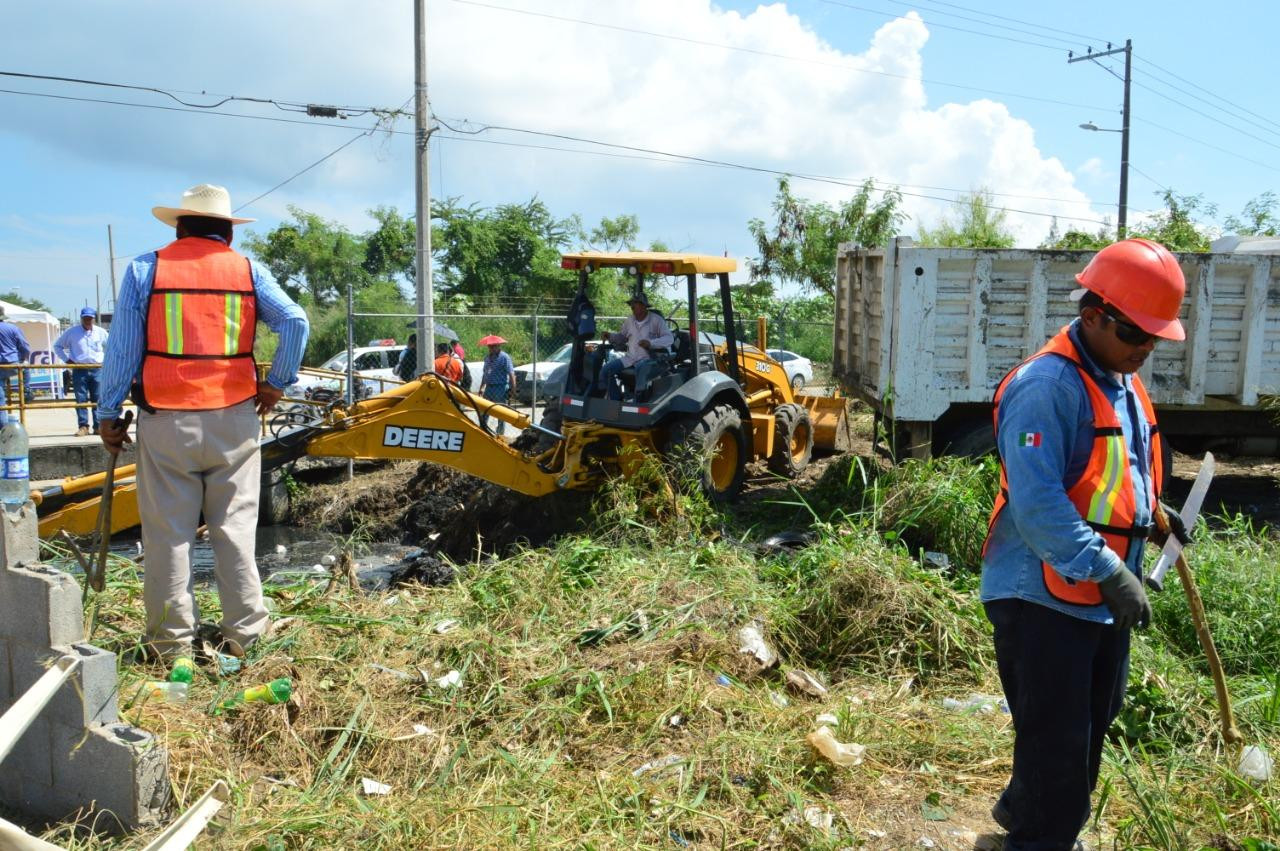 Efectúa Ayuntamiento programa de limpieza y mejoramiento urbano
